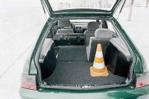 Объем багажника ВАЗ-2112 можно было увеличить сложив задние сиденья