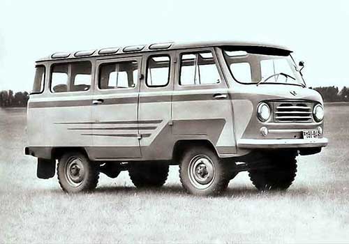 Полноприводный автомобиль вагонной компоновки УАЗ-450 «Буханка»