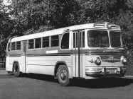 Ранняя модель городского автобуса ЗИЛ-129, задняя дверь расположена перед задним мостом