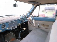 Место водителя и панель приборов экспортного седана ГАЗ-21Н с правым расположением рулевого колеса