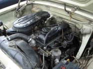 Двигатель и подкапотное пространство автомобиля ГАЗ-24 "Волга"