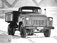 Первый серийный ГАЗ-52, фары располагались над подварниками