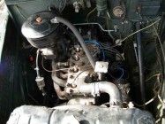 Двигатель и подкапотное пространство полноприводного грузовика ГАЗ-63