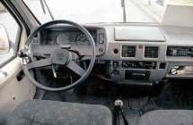 Панель и щиток приборов автомобиля ГАЗ-3221 "Газель" 1996 года выпуска