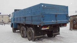 Бортовой грузовик КамАЗ-5320 вид сзади