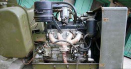 Двигатель и подкапотное пространство автомобиля Москвич-407