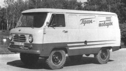 Заднеприводный фургон УАЗ-451, вид сбоку