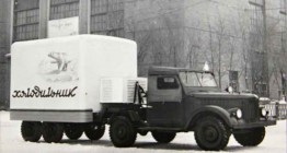 УАЗ-456 с полуприцепом «холодильник»