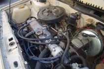 Двигатель и подкапотное пространство автомобиля ВАЗ-2108