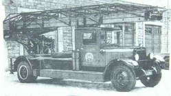 Автолестница на удлиненном шасси ЗИС-11